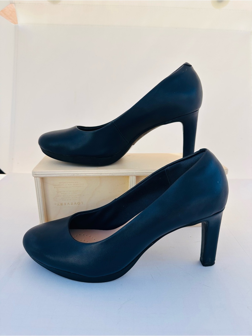 Clarks Ambyr Joy Navy Leather Platform Pumps Heels Size 8.5M⁠